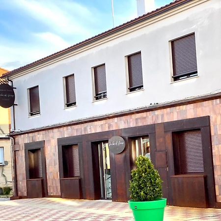 Carrizo de la Ribera Estudio Puertas Del Orbigo מראה חיצוני תמונה